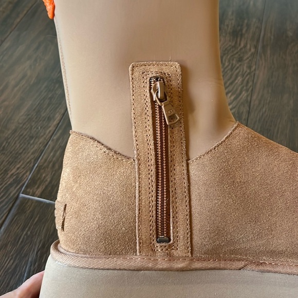 NWT UGG Classic Dipper Stretch Boots! - Picture 12 of 14